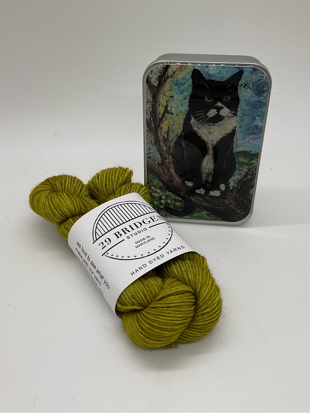29 Bridges Studio 20gr Hank Go To Sock Yarn And Kitty Resin Tin NEW